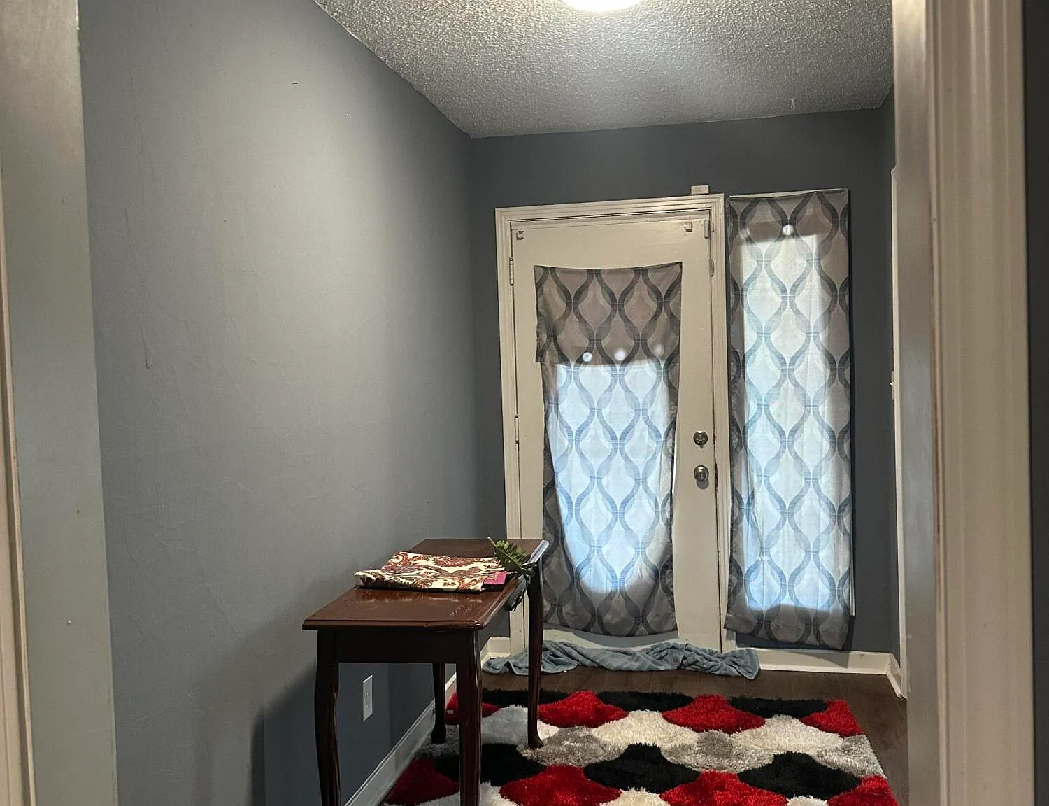 3 bed, 2.0 bath, 1779 sqft, $1,300 — Photo 2