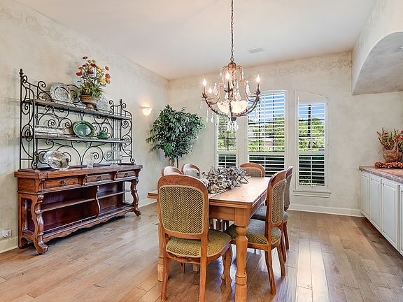5th image of 8 Hendon Ln