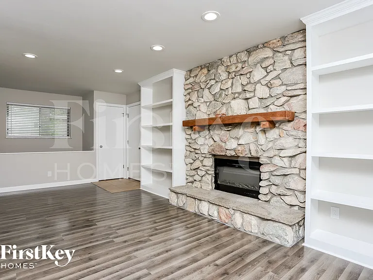 7235 Forestate Dr — Photo 4