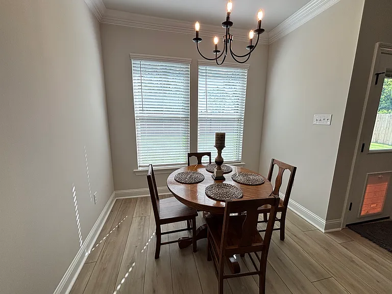 739 Venecia Dr — Photo 4