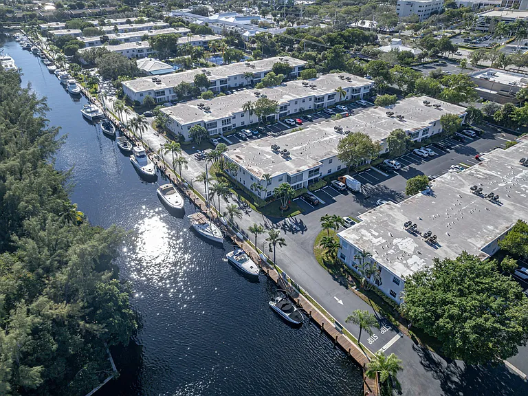 6299 Bay Club Dr #3 — Photo 32