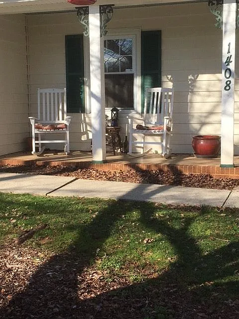 1408 Abbey Place Dr — Photo 2