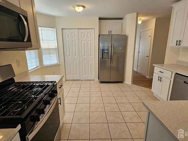 405 Cobblestone Ct — Photo 12