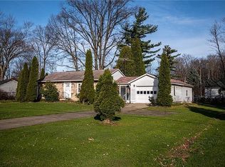 2129 King Dr, Hermitage, PA 16148
