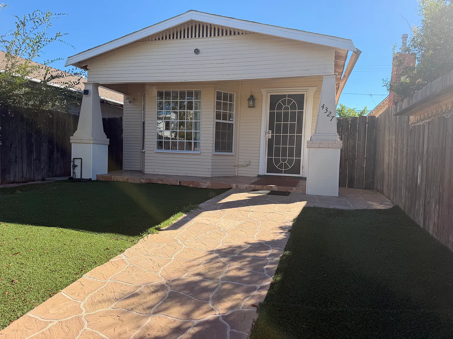2 bed, 1200 sqft, $3,298 — Photo 1