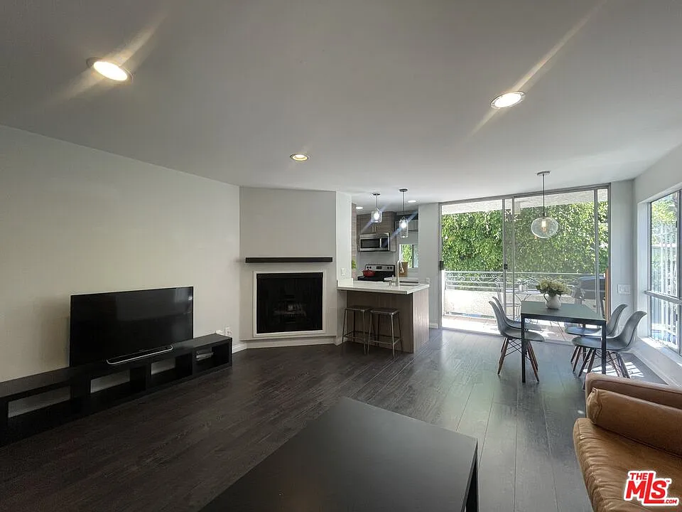 1 bed, 1.0 bath, 700 sqft, $2,650 — Photo 3