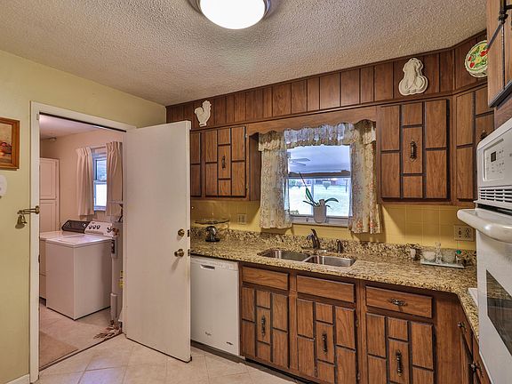 3rd image of 6208 Lonas Dr #2