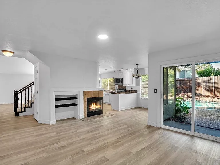 719 Raven Dr — Photo 13