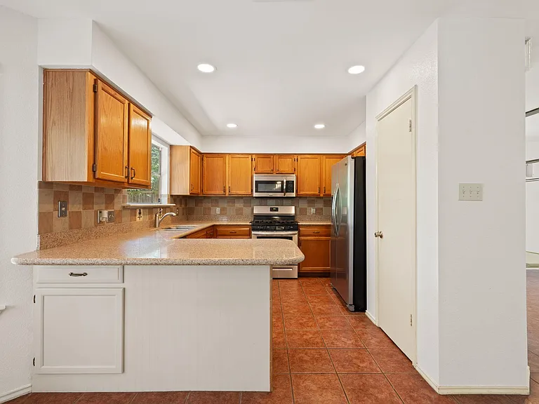 1901 Lobelia Dr — Photo 13