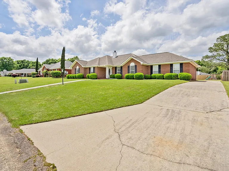 3709 Seleste Dr — Photo 20