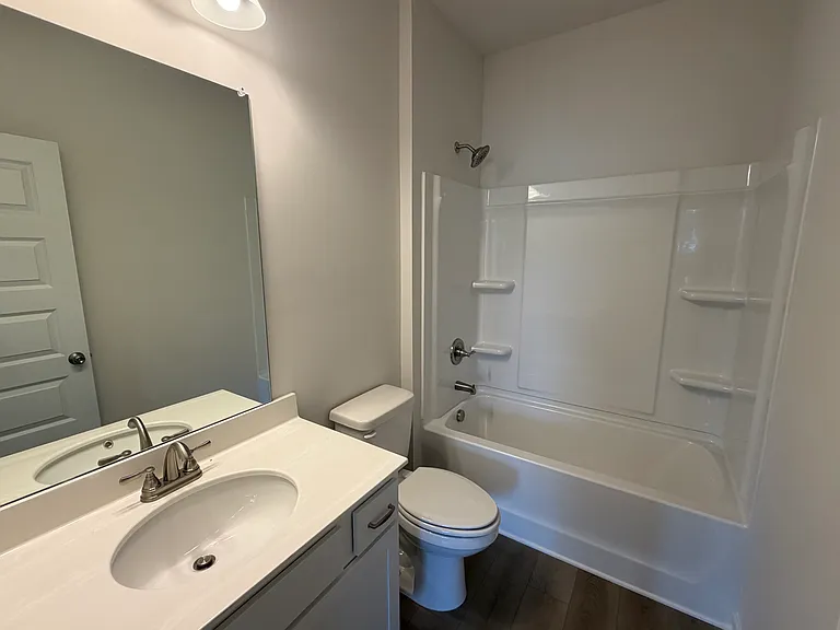 4913 Dresden Loop — Photo 14