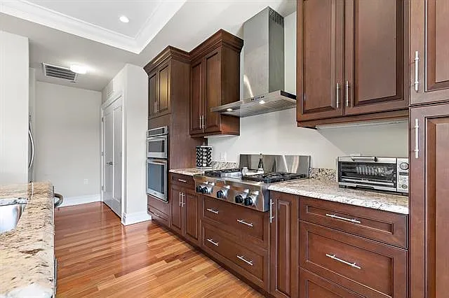 250 Henley Pl #406 — Photo 6