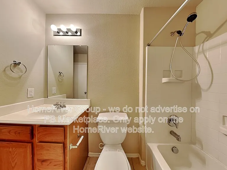1127 Sophia St — Photo 16
