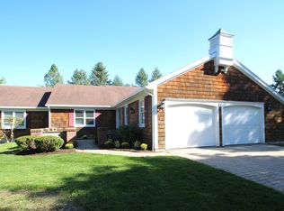 71 Stonington Dr, Pittsford, NY 14534