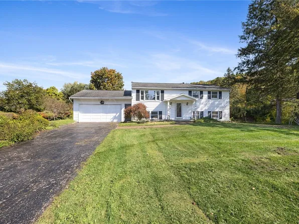 12 Euclid Dr, Macedon, NY 14502
