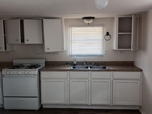 3rd image of 4611 Dumas Dr Space 8