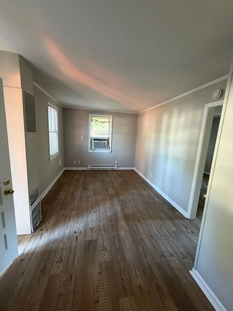 Two Bedroom, One bath house available now! — Photo 2