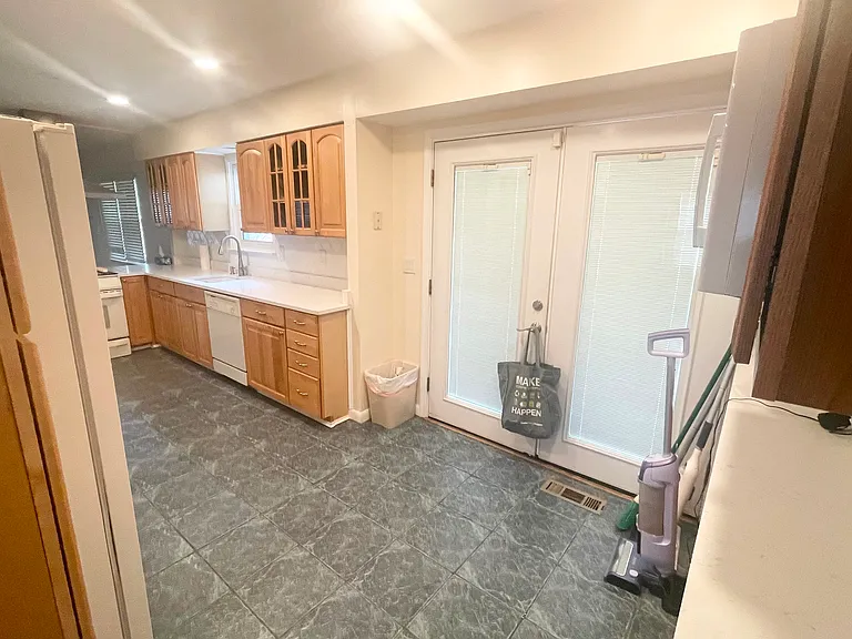 1305 Pleasant Valley Dr — Photo 5
