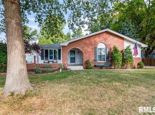 719 E Walnut St, Chatham, IL 62629