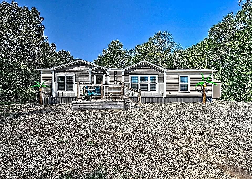 1st image of 62 Crooked Oaks Ln