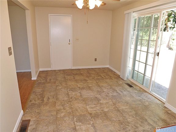 5th image of 2427 Red Spruce Dr SE