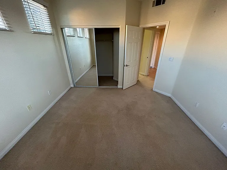 4400 S Jones Blvd #2052 — Photo 12