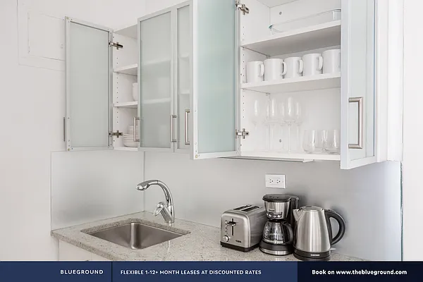 Rented by The Blueground | media 9