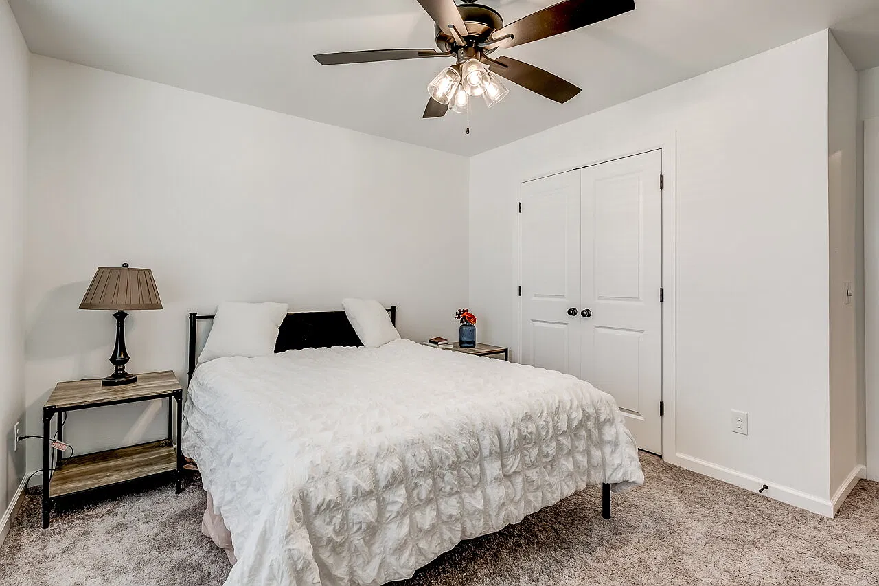 3 bed, 2.0 bath, 2149 sqft, $2,350 — Photo 4