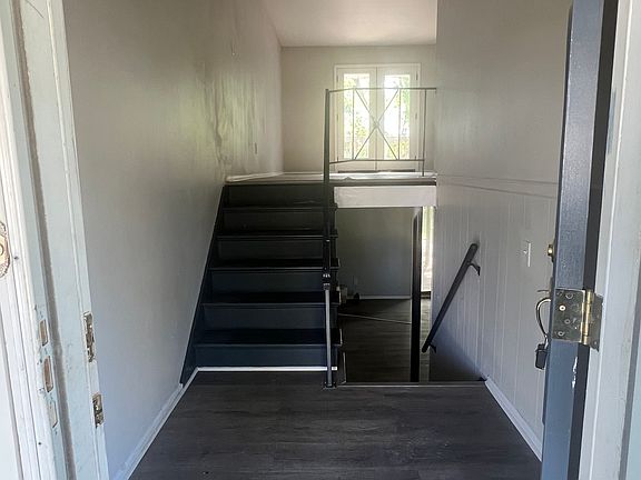 2nd image of 925 Ann St