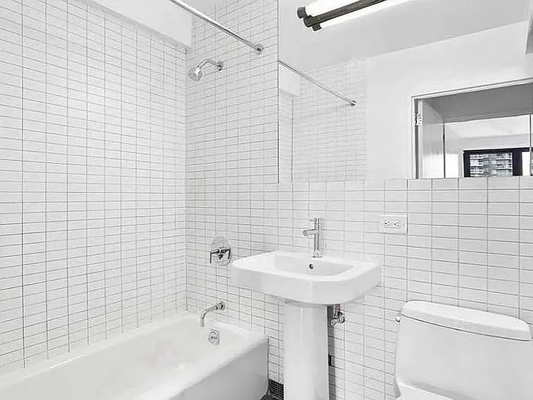 222 E 39th St #9F — Photo 4