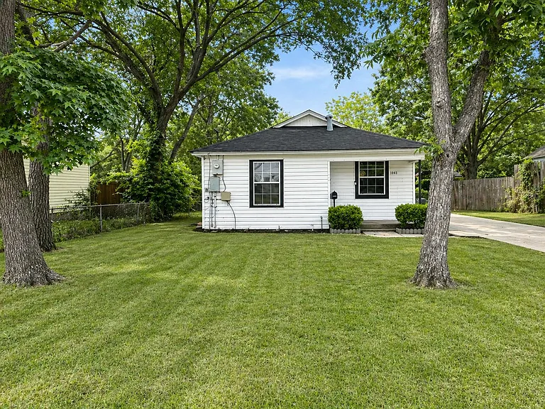 1043 Blaylock Cir S — Photo 1