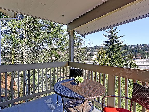 3rd image of 10514 NE 32nd Pl APT F301