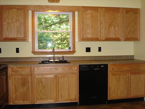 3rd image of 58 Greentree Dr S