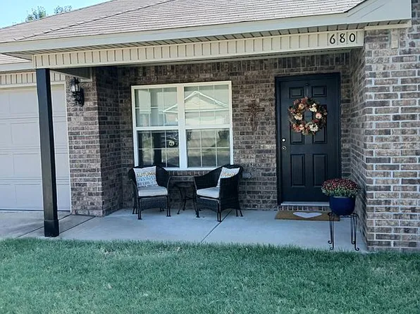 680 Morningside Dr, Centerton, AR 72719