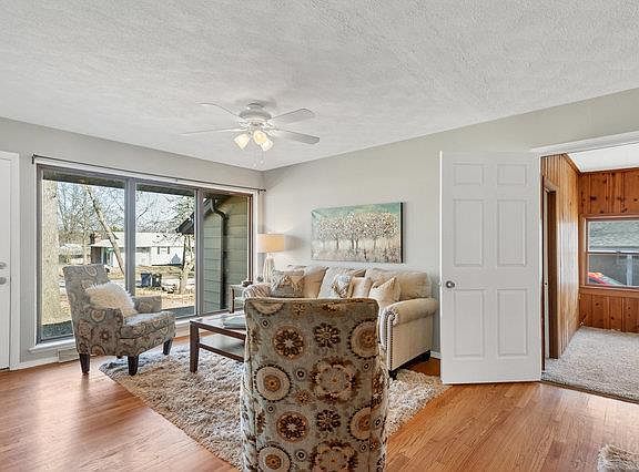 3rd image of 1331 Samoa Dr