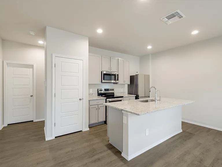 3023 Laguna Clfs — Photo 11
