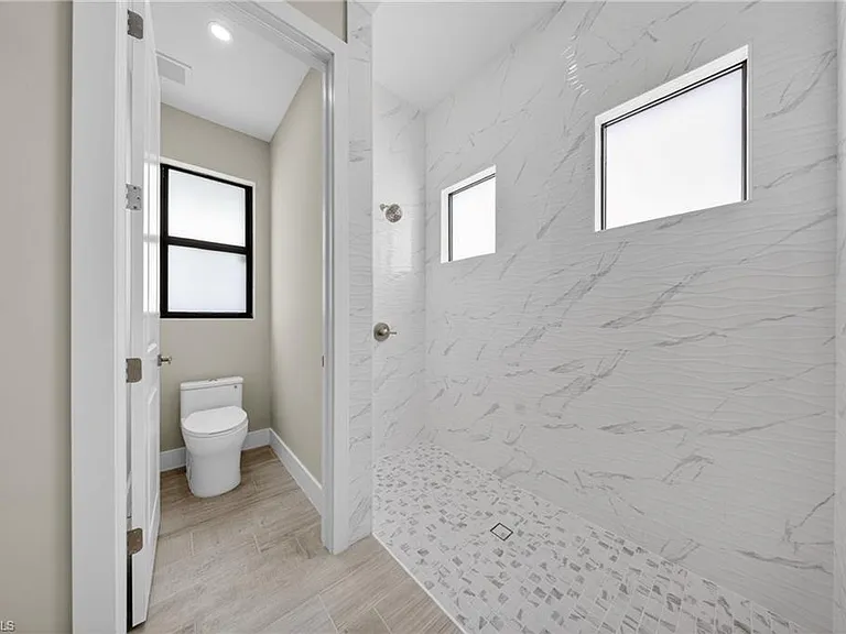 821 Moore Ave — Photo 33