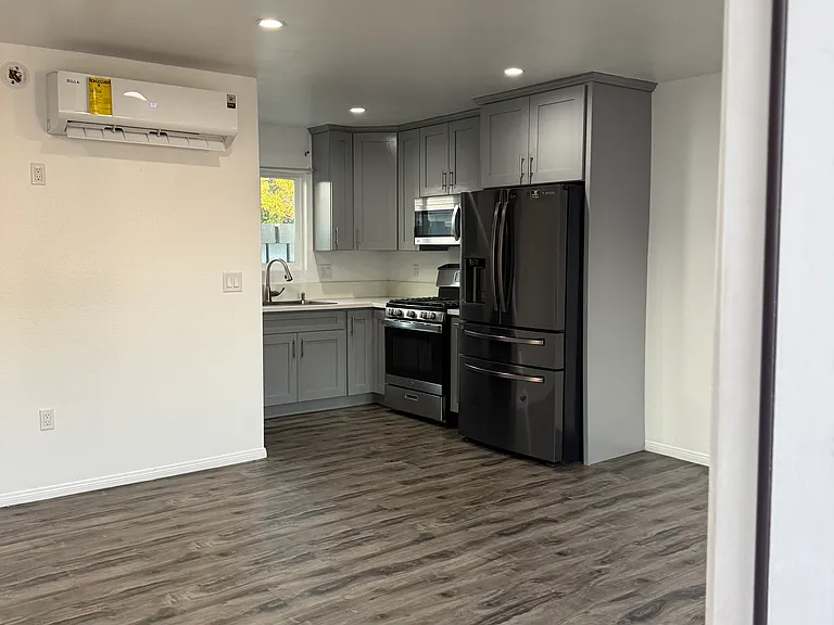 808 S 10th St — Photo 3