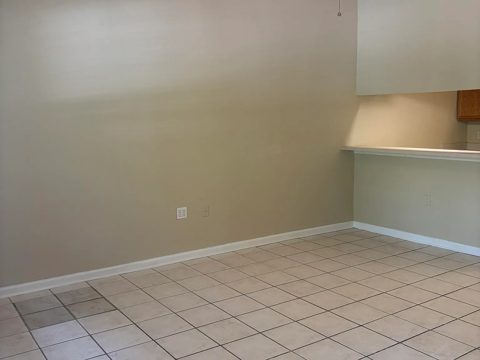 3 bed, 3.0 bath, 1212 sqft, $1,325 — Photo 3