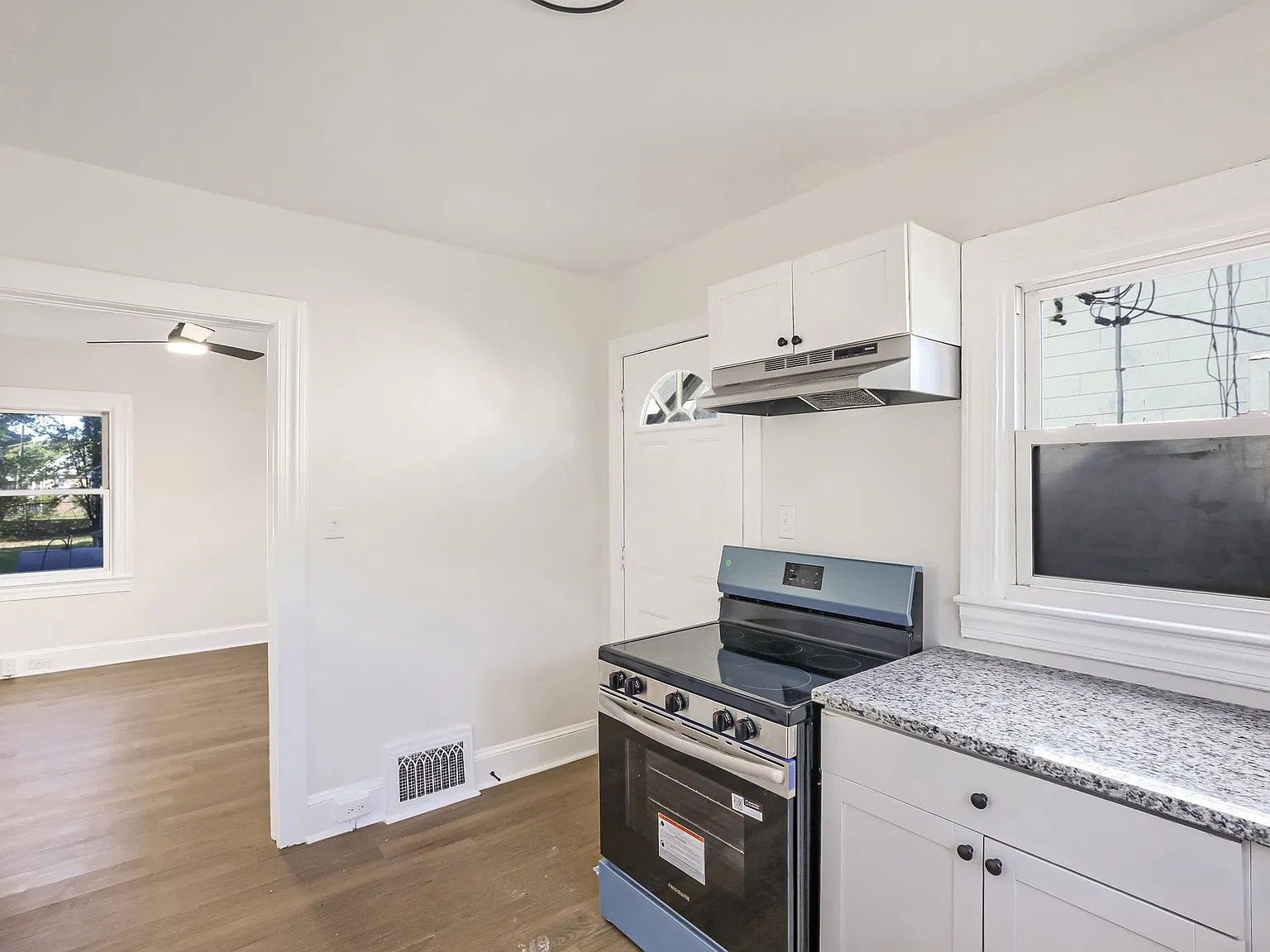 2 bed, 884 sqft, $1,195 — Photo 3