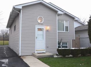 1522 Cherokee Dr, Round Lake Beach, IL 60073