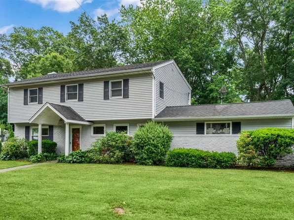 16 Rolling Hills Drive, Huntington Station, NY 11746