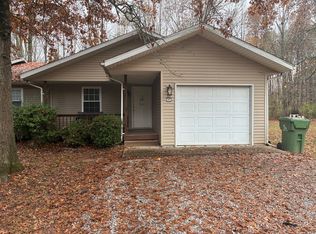62 Goldenwood Ln APT A, Murphysboro, IL 62966