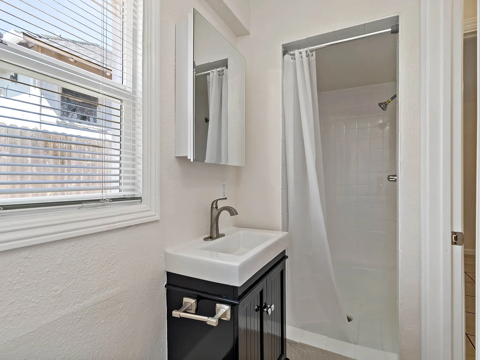 2 bed, 850 sqft, $1,950 — Photo 2