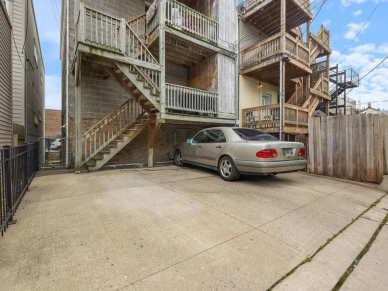 1639 W Blackhawk St #3 — Photo 17