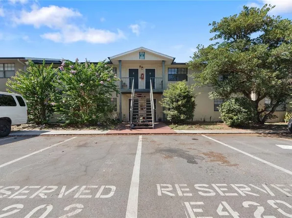 204 Pine Tulip Ct APT 201, Tampa, FL 33612