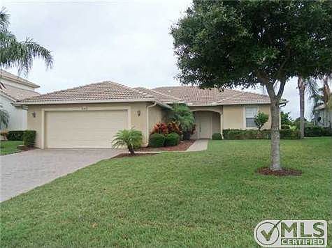 1st image of 542 NW Waverly Cir