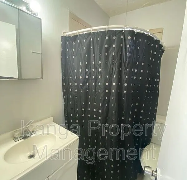 1497 W 34th St #3B — Photo 6