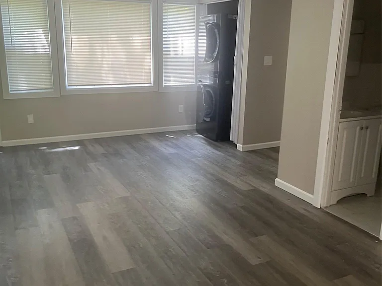 37 Roosevelt St — Photo 10
