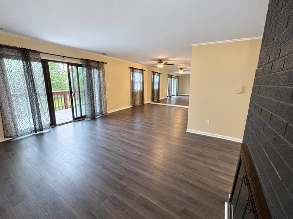 3710 W 215th St #303, Matteson, IL 60443